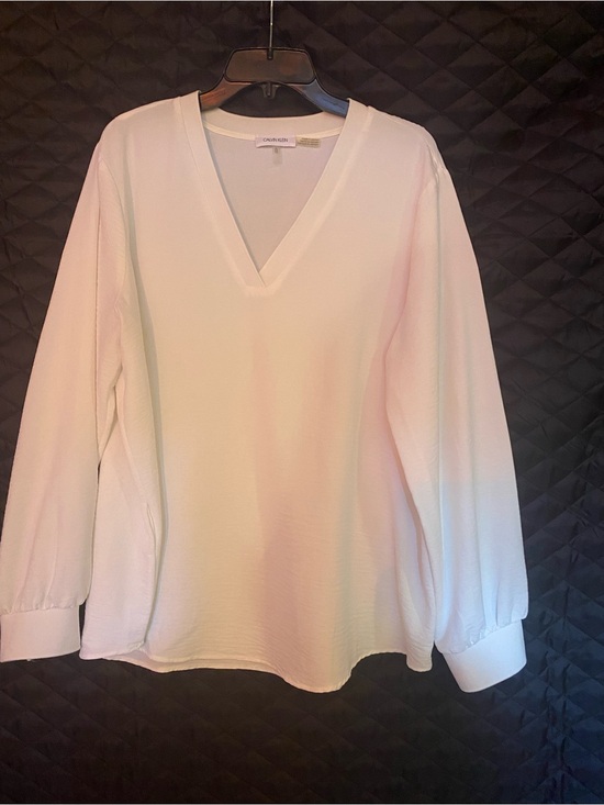 Calvin Klein Tops - Calvin Klein Cream V-Neck Long Sleeve Tunic Top